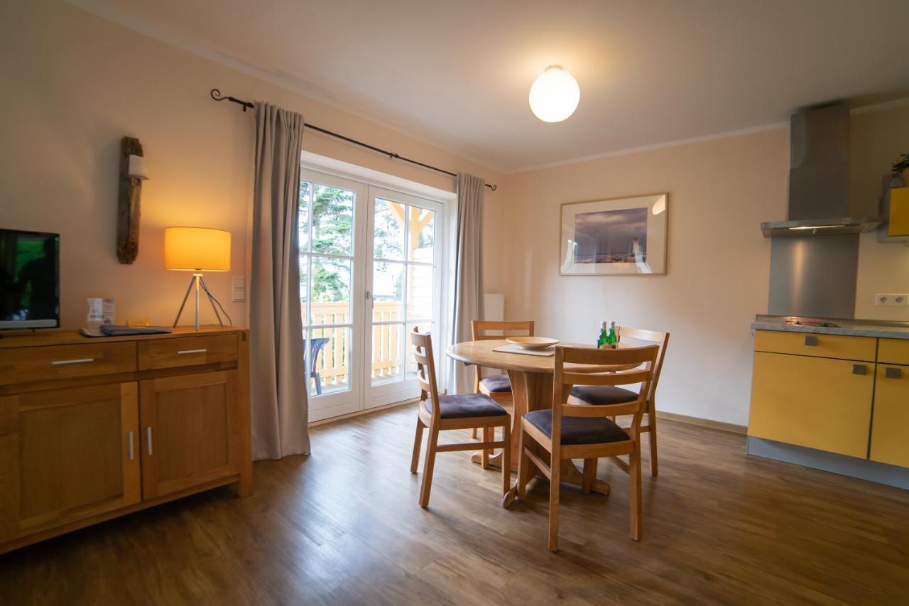 Haus Stoertebeker Appartements - Hotel Garni, Seebad Лубмін Екстер'єр фото